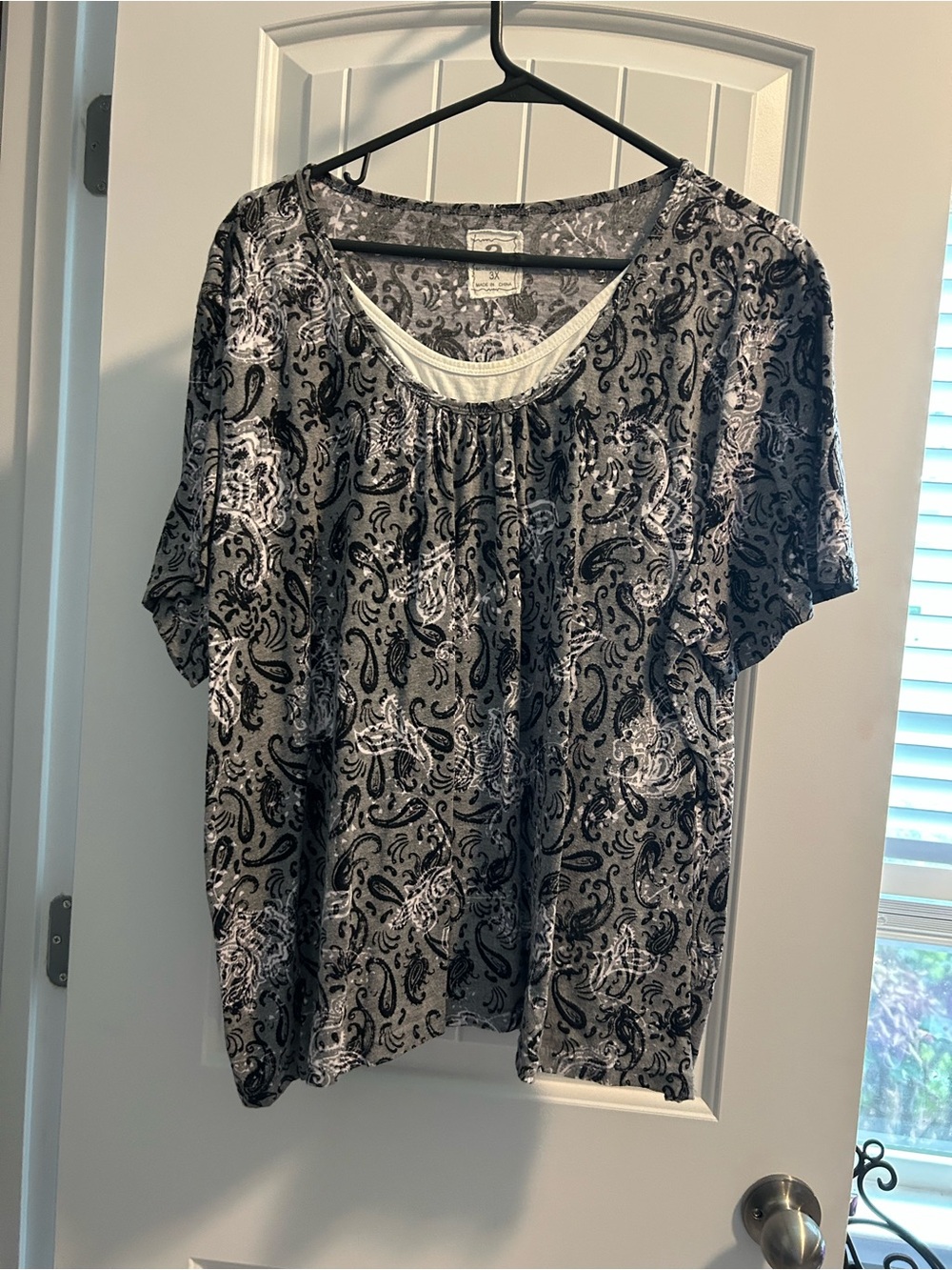 Relaxed Paisley Short Sleeve Blouse - Black & Gray